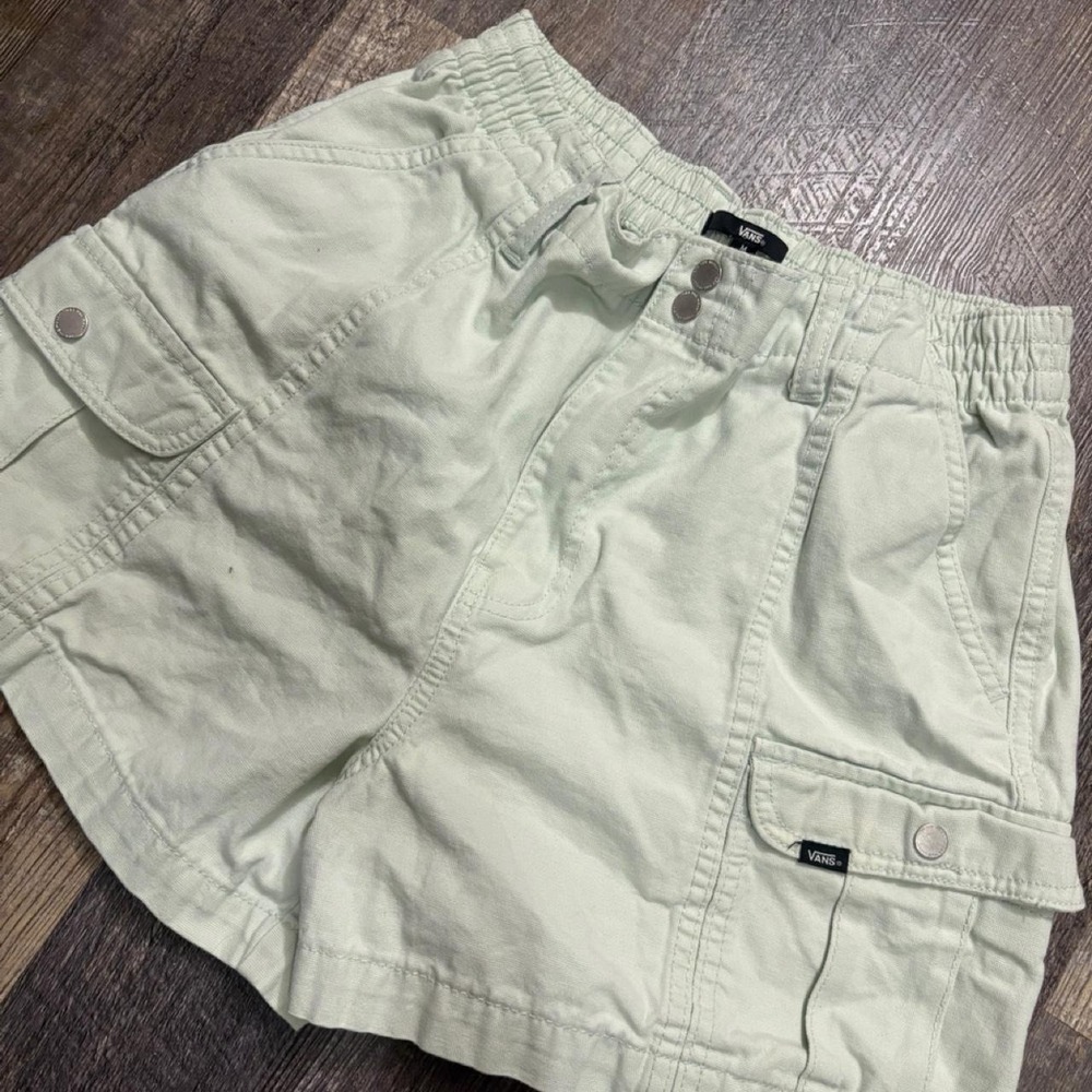 Vans green cargo shorts Size M